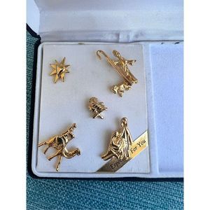 Gold Tone Metal Christmas Nativity Scene Pins Brooches Lot of 5 New in Gift Box